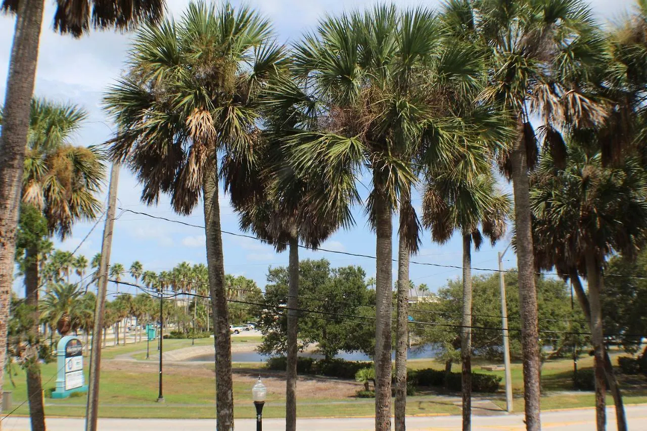 The Foxtail Estate Bed & Breakfast Daytona Beach