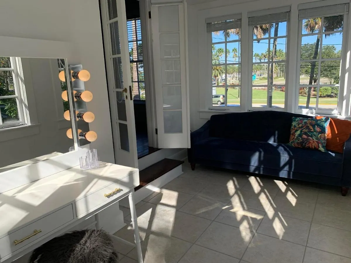 The Foxtail Estate Bed & Breakfast Daytona Beach